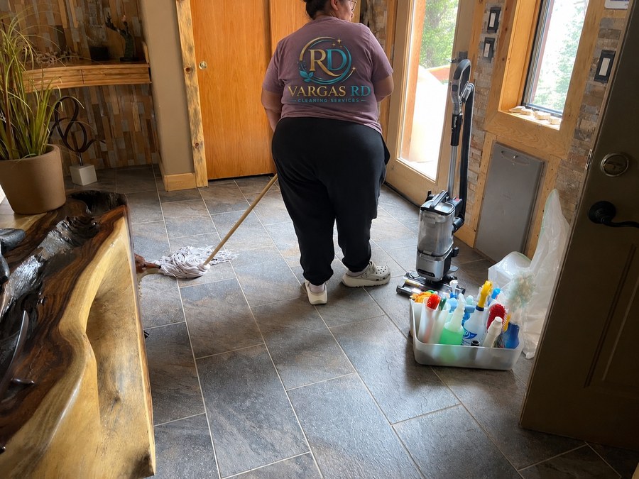 Vargas RD Cleaning Services logo